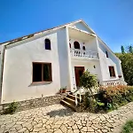 Hidden Gem Villa Guri i Zi